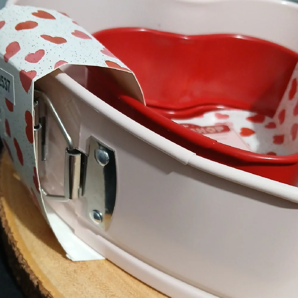 Heart-Shaped Springform Cake Pan Set - Red and Pink (THE BAKE SHOP) NWT